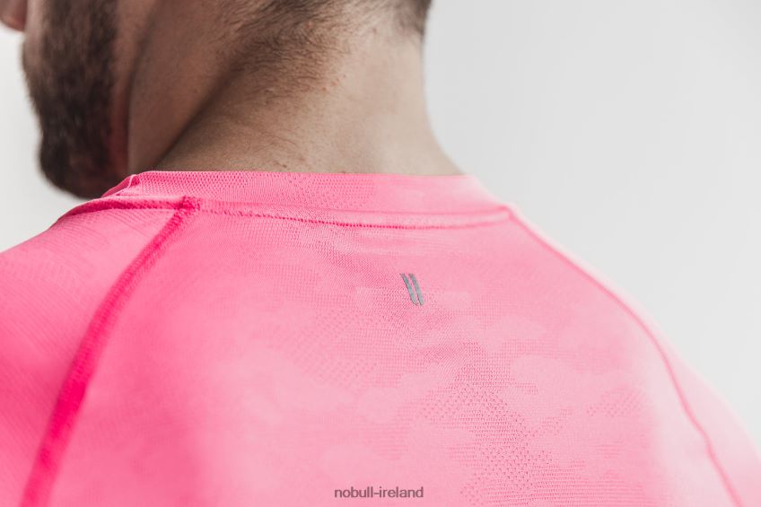NOBULL N68P2P967Men's Lightweight Textured Long Sleeve Tee (Neon Camo) Pink