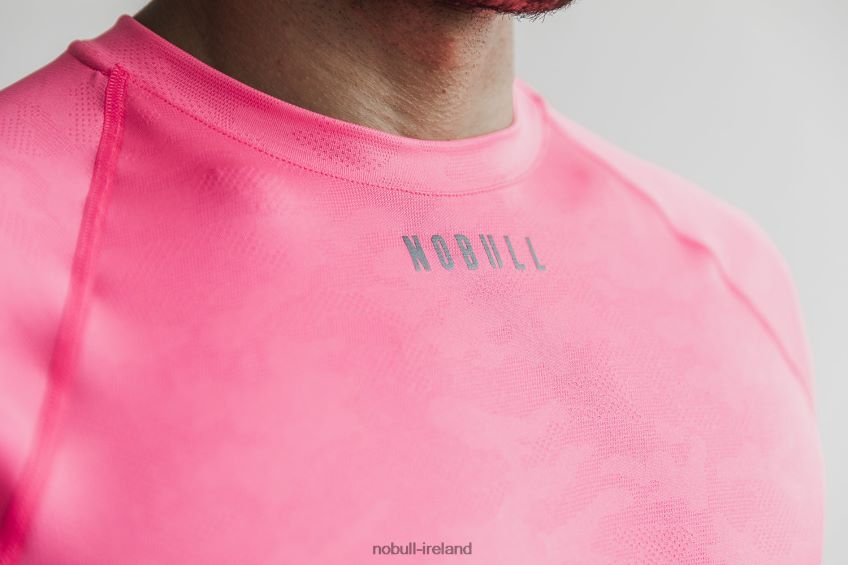 NOBULL N68P2P967Men's Lightweight Textured Long Sleeve Tee (Neon Camo) Pink